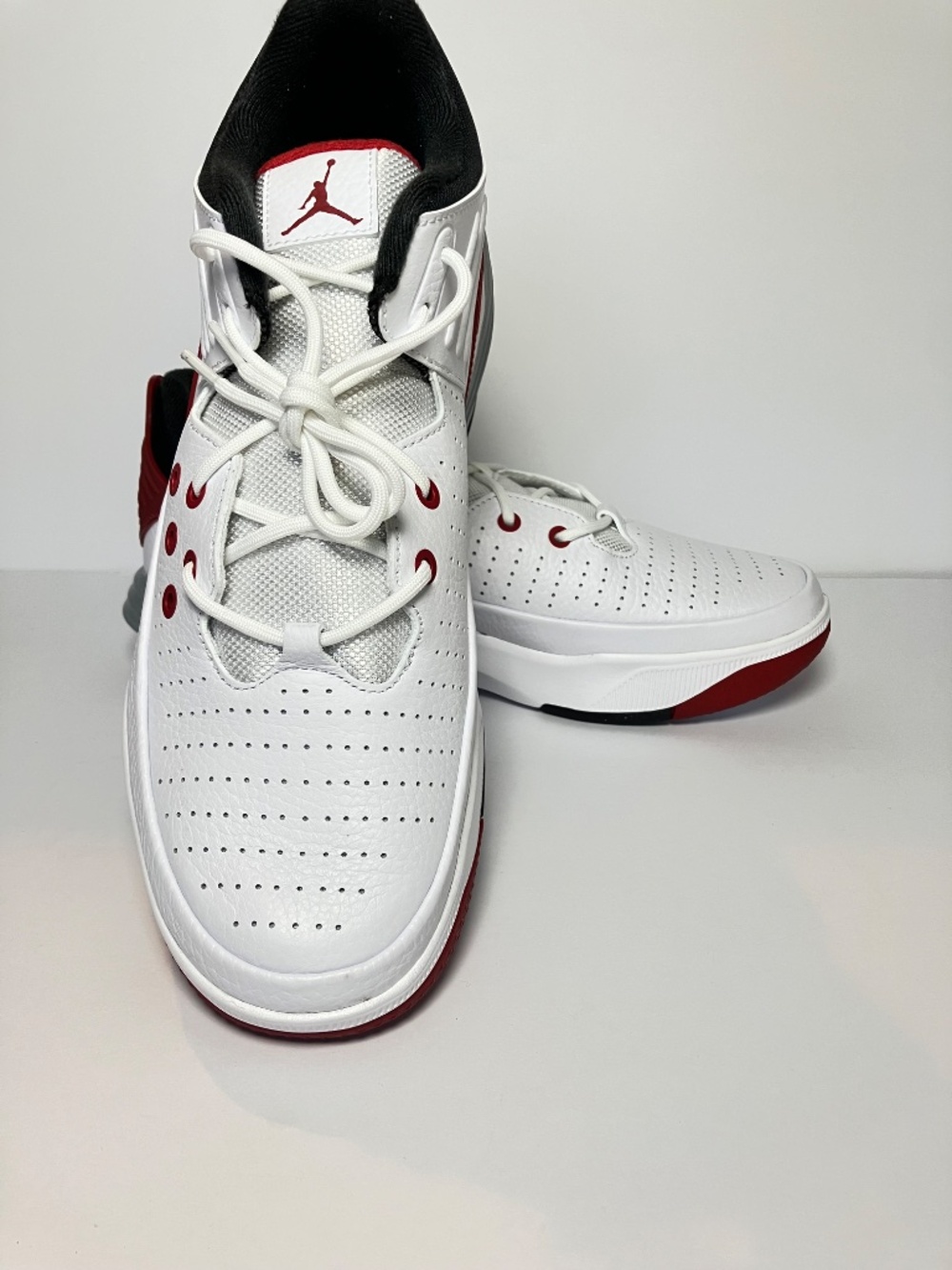 NEW!Nike Air Jordan Max Aura 5 White Varsity Red Sneakers DZ4353-101 Men's 10.5M